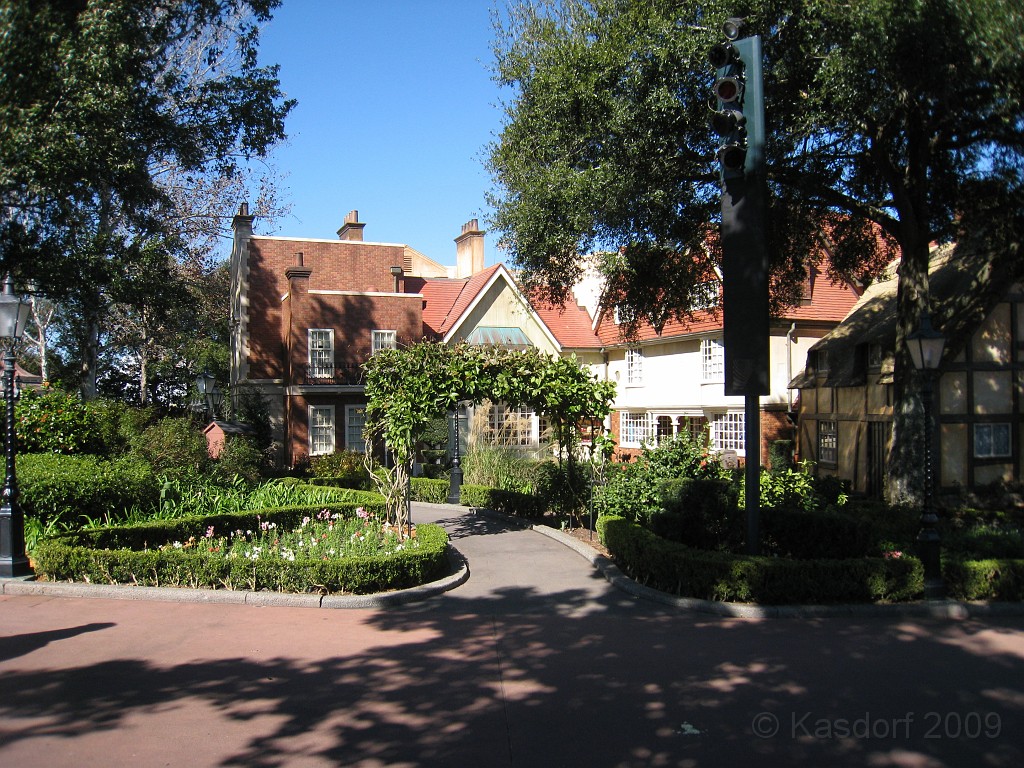 Disney 2010 D3 0720.jpg - January 9-11, 2010 Disney World Florida. Monday, up and ready to roll, took shuttle to Epcot. Caught a couple shows and took a lot of pictures. Finally had to call it a day to get to our plane to go home.